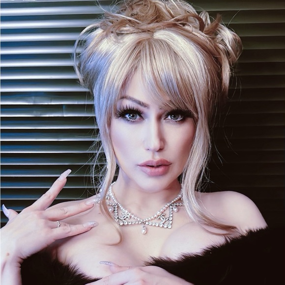 Meet your Posher, Rachie! π - Picture 1 of 1